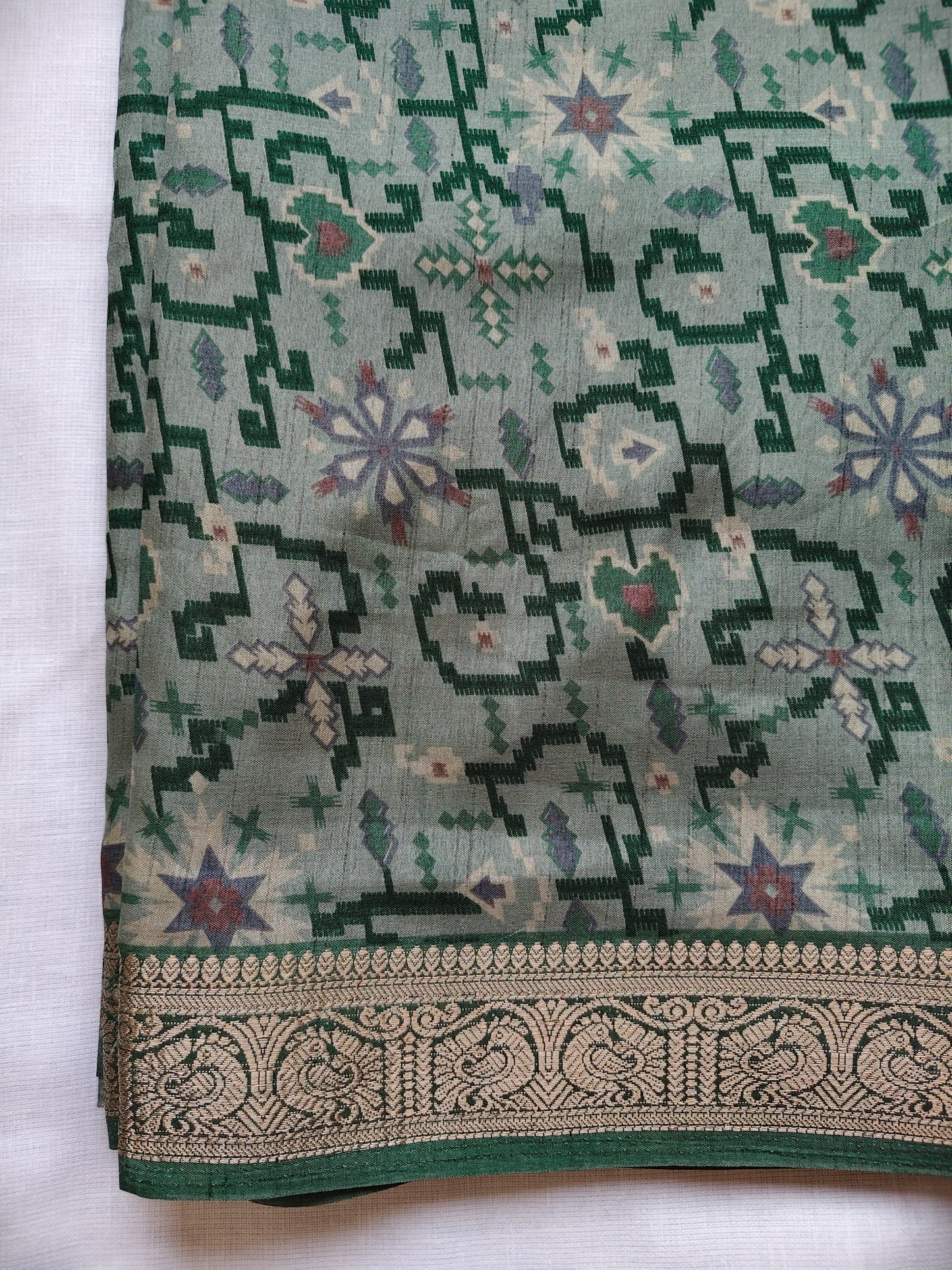 Geometric Print Soft Cotton Blend Saree