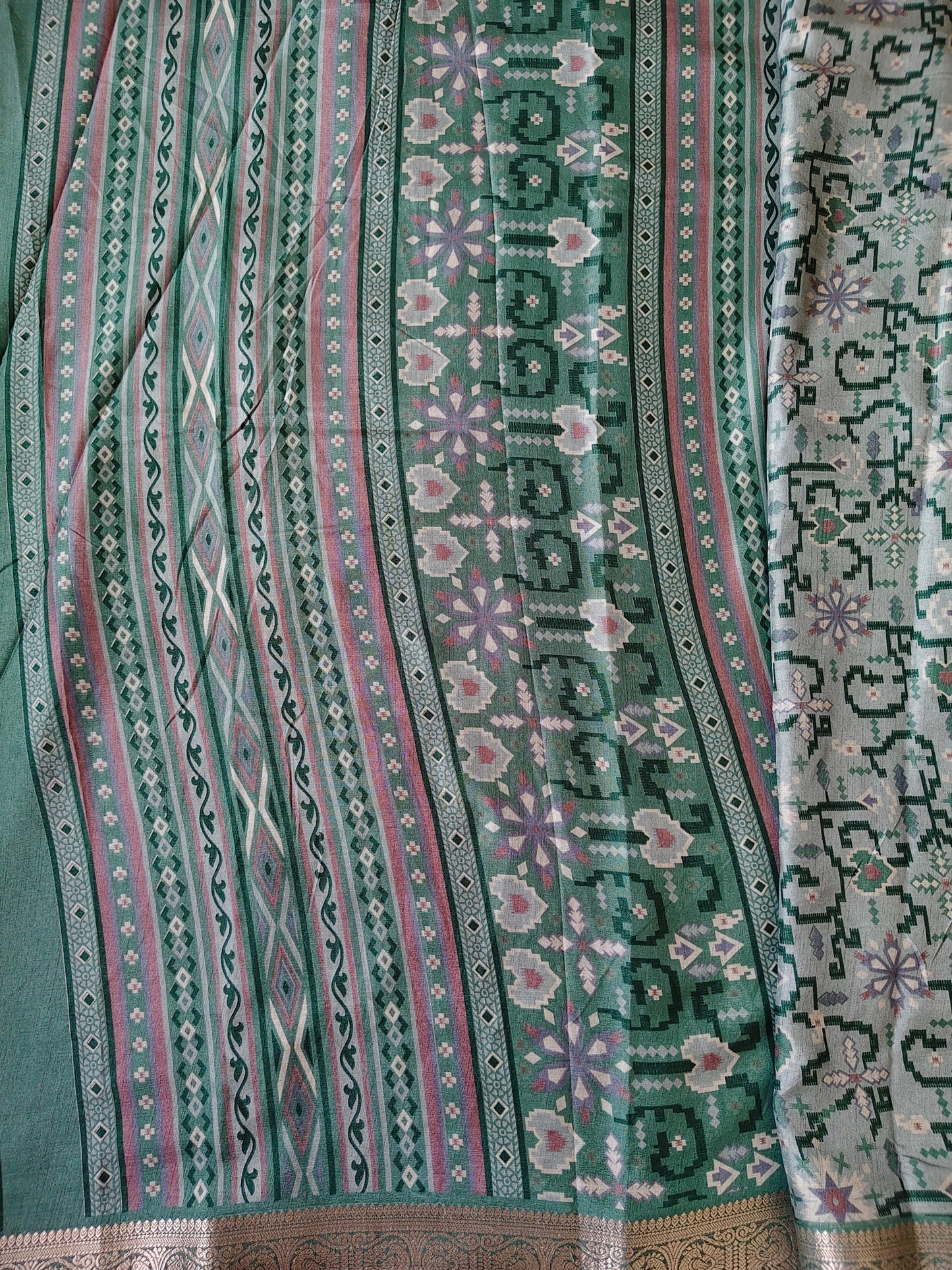 Geometric Print Soft Cotton Blend Saree